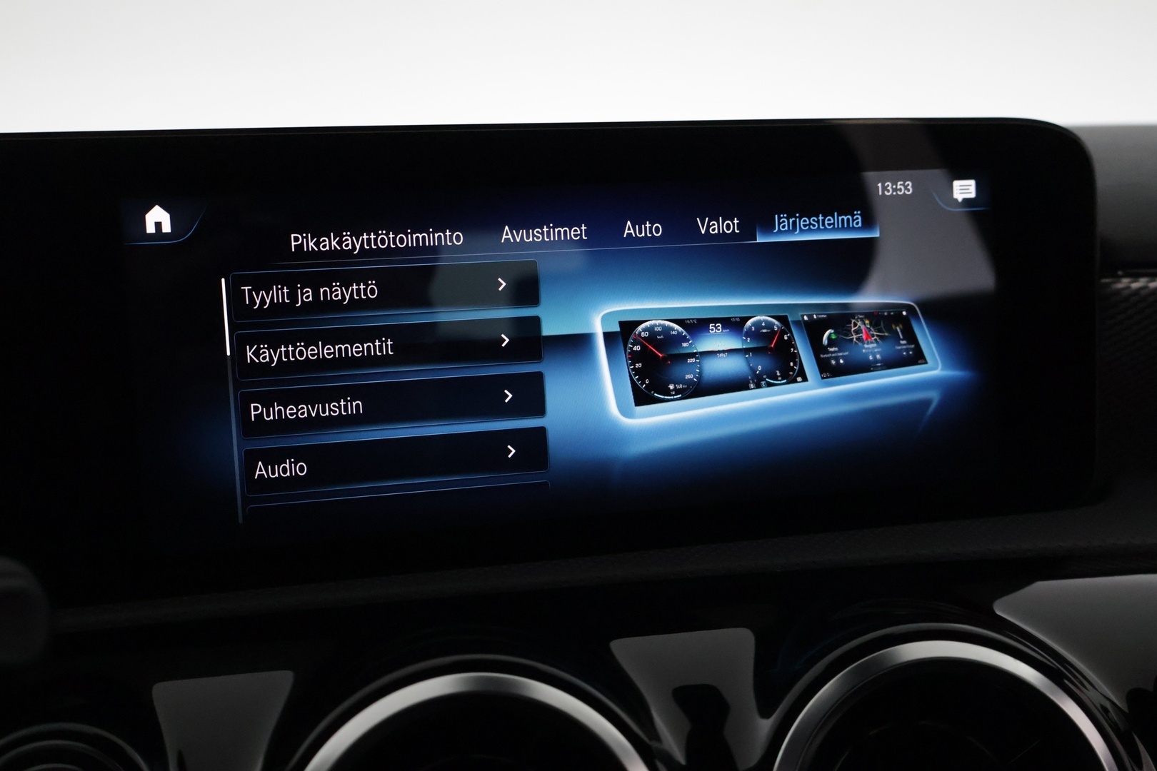 MERCEDES-BENZ A 2022