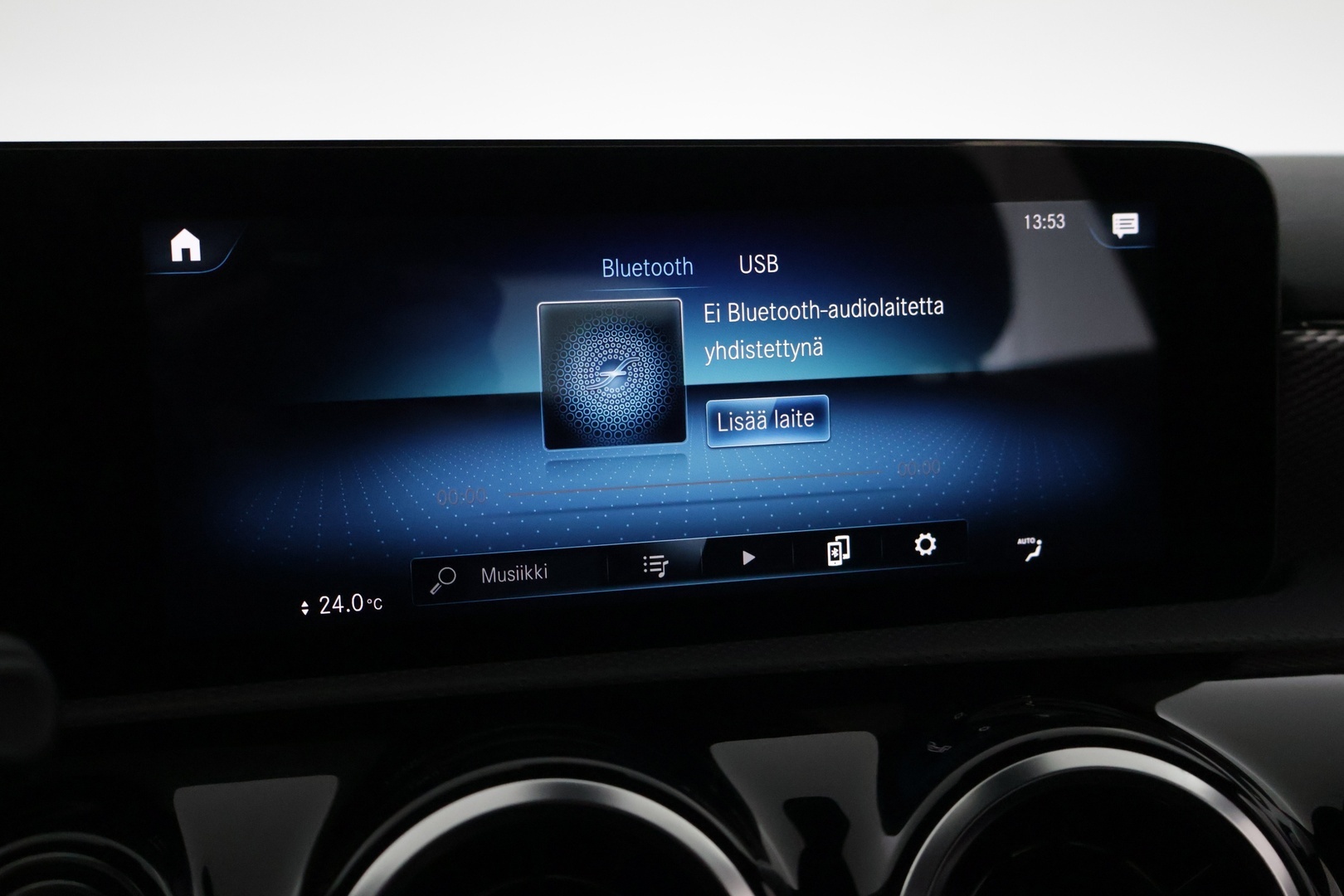 MERCEDES-BENZ A 2022