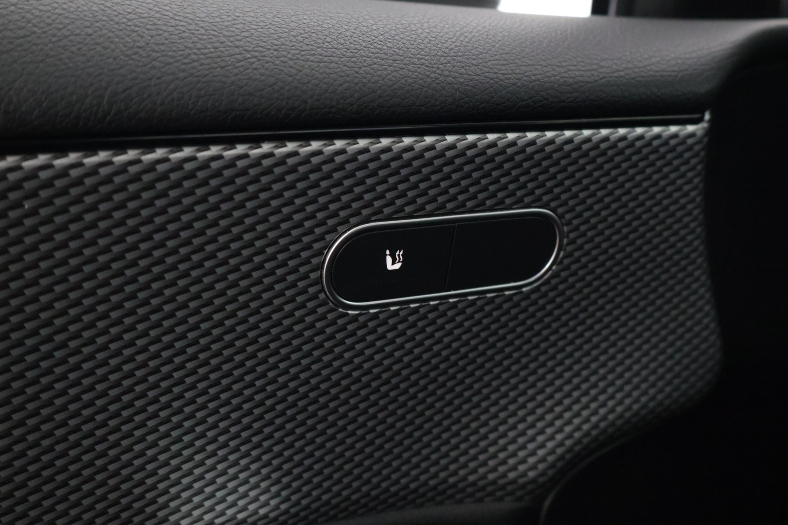 MERCEDES-BENZ A 2022