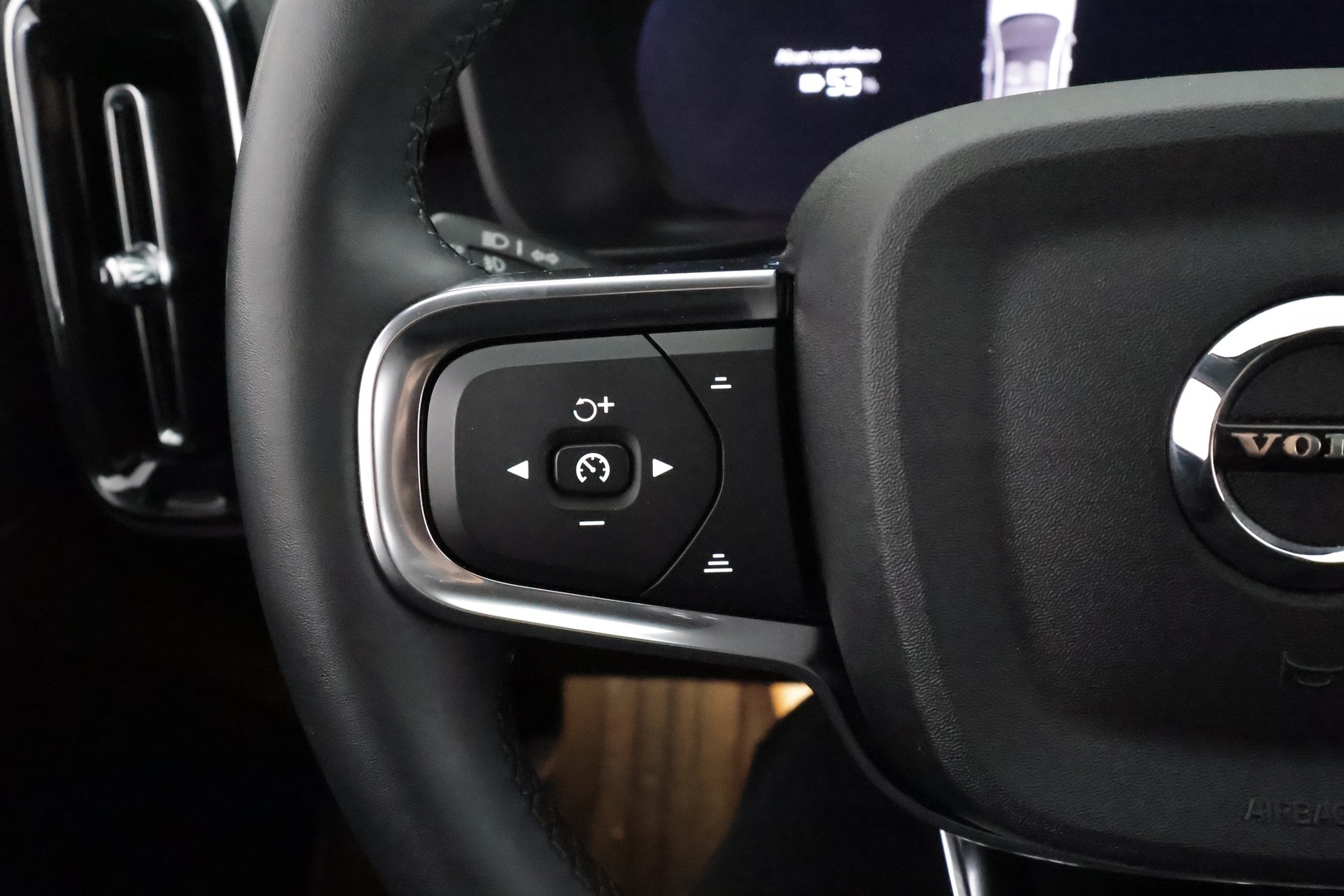 VOLVO C40 2023