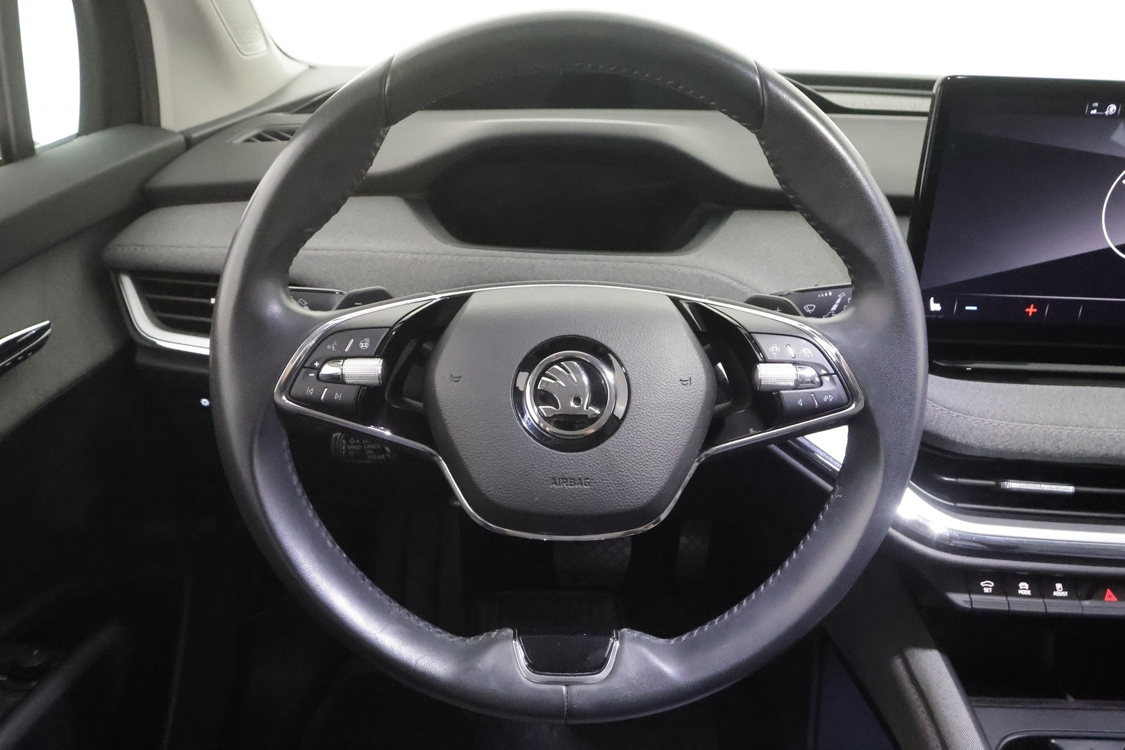 SKODA Enyaq 2023