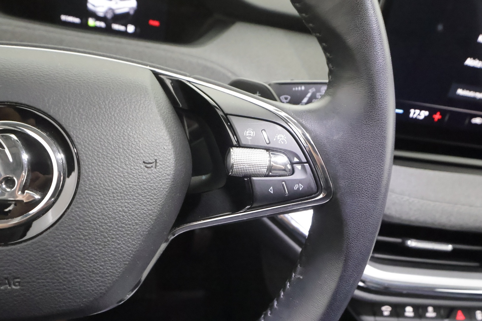 SKODA Enyaq 2023