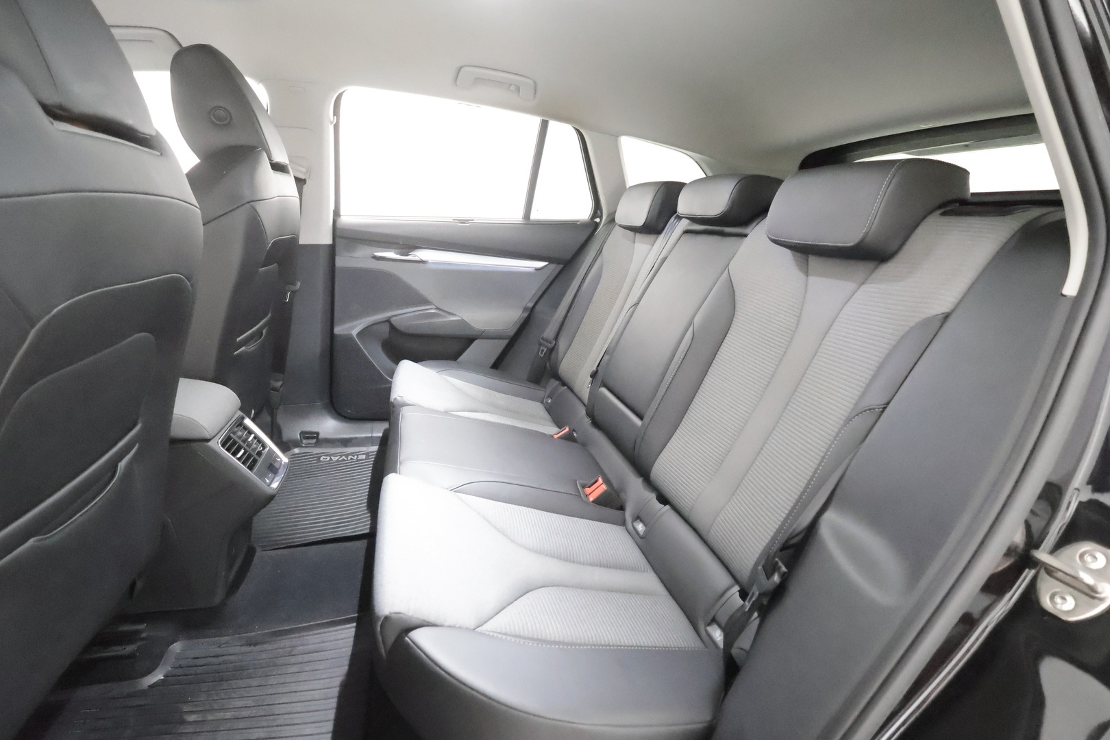SKODA Enyaq 2023