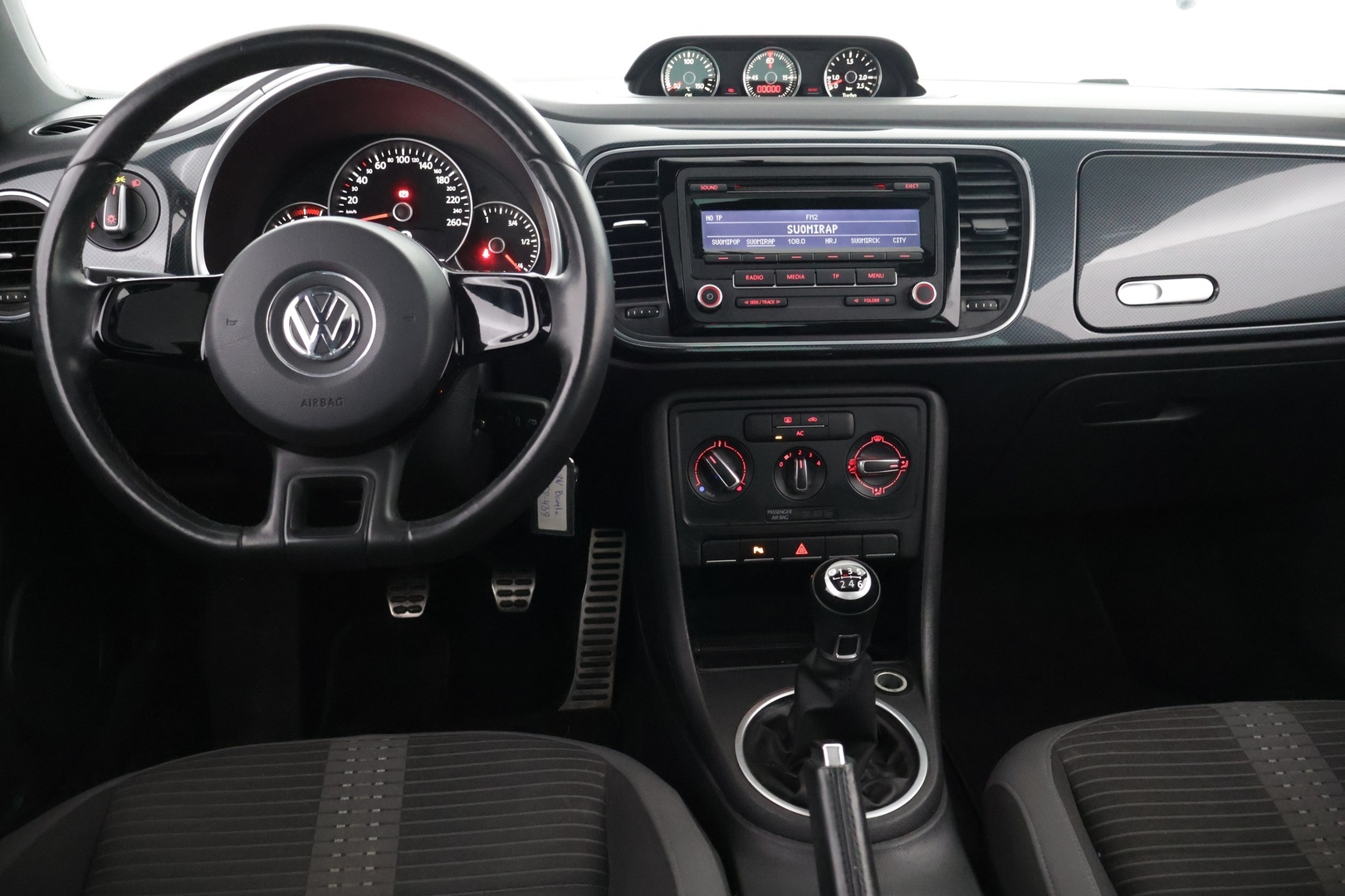VOLKSWAGEN Beetle 2012