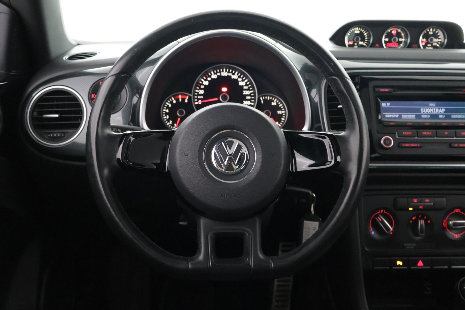 VOLKSWAGEN Beetle 2012