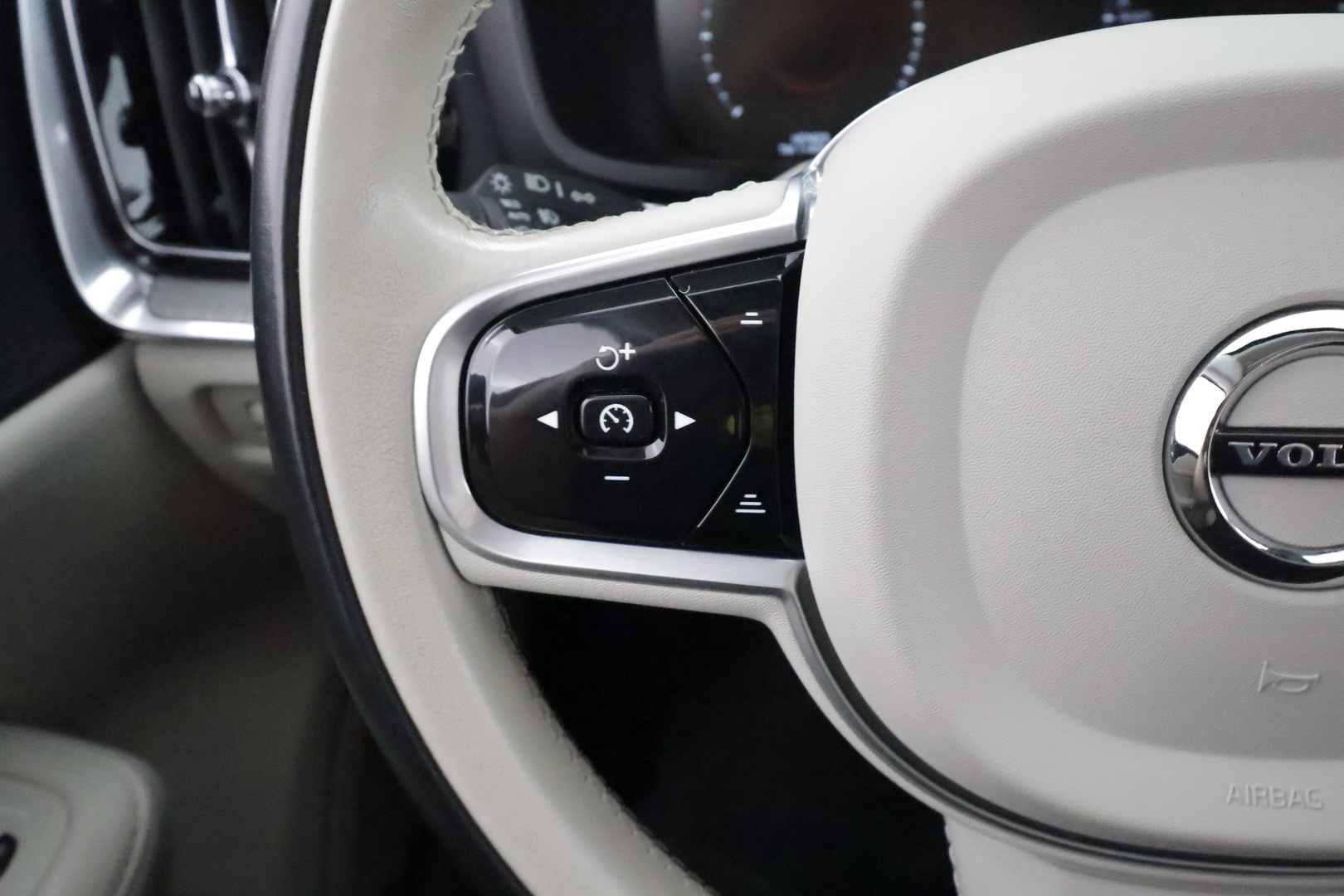 VOLVO V60 2022