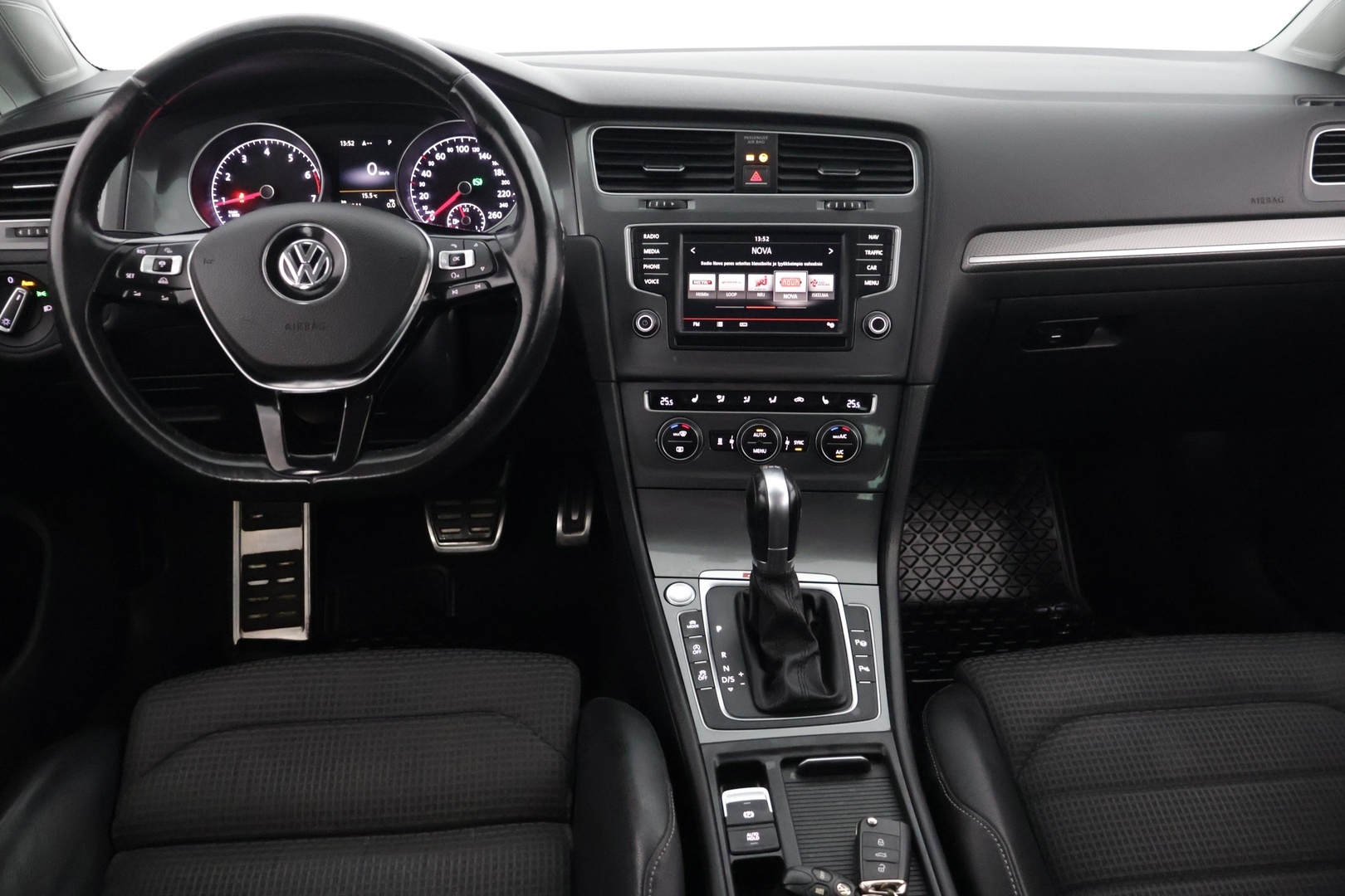 VOLKSWAGEN Golf 2016