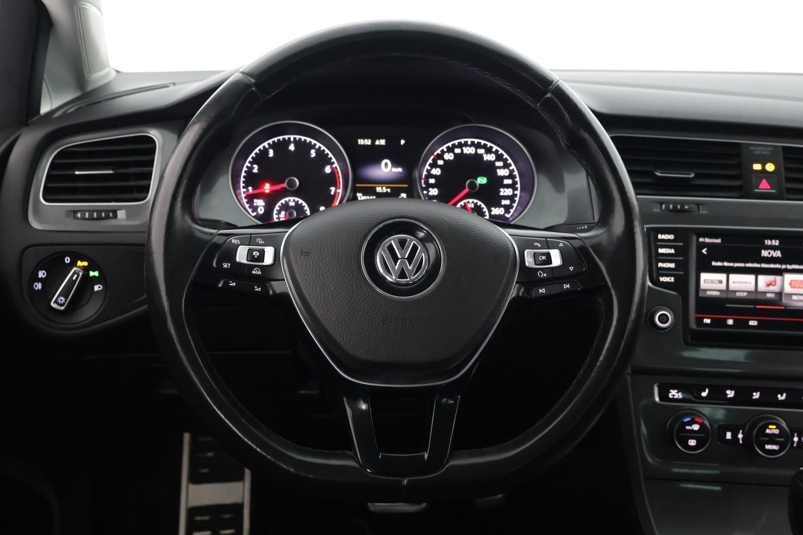 VOLKSWAGEN Golf 2016