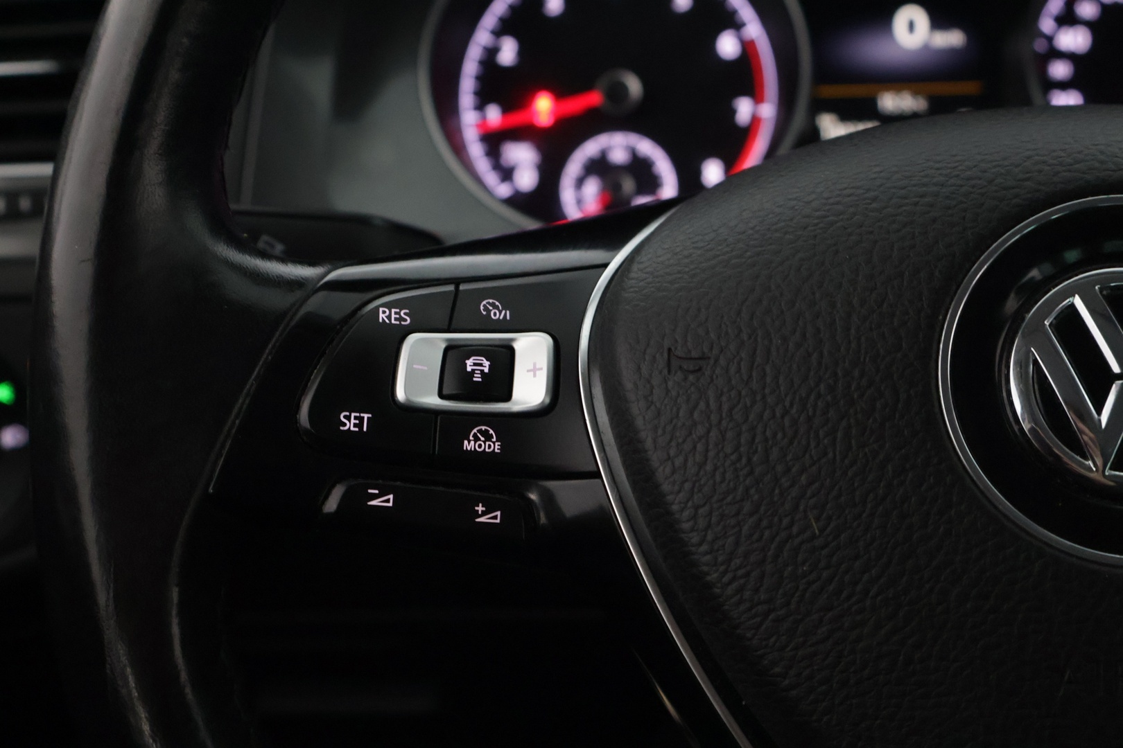 VOLKSWAGEN Golf 2016