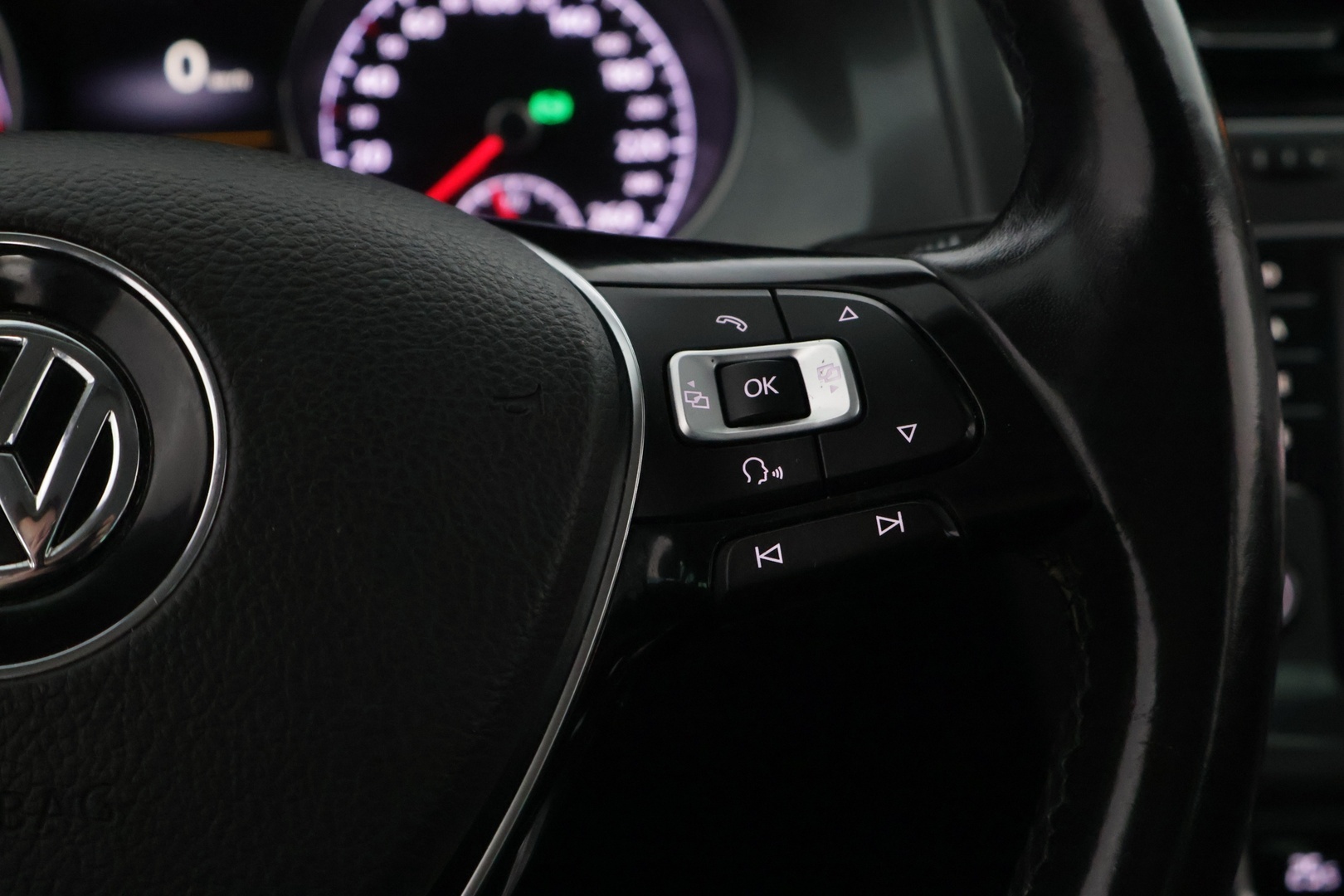 VOLKSWAGEN Golf 2016