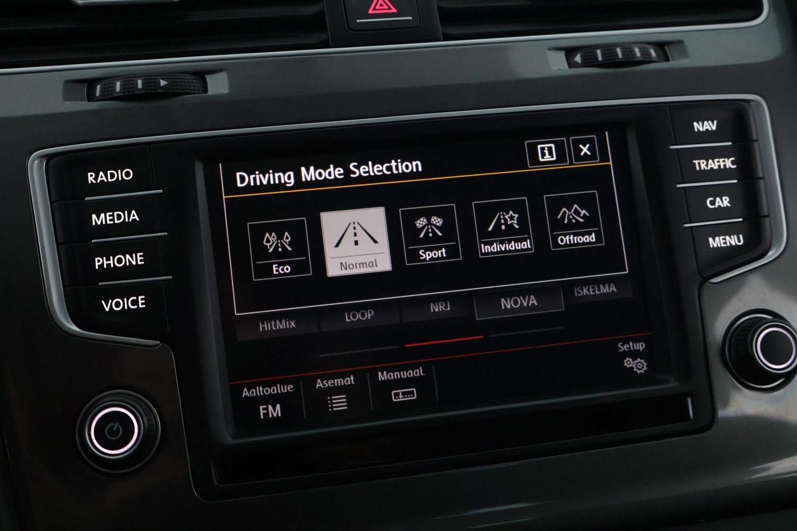 VOLKSWAGEN Golf 2016