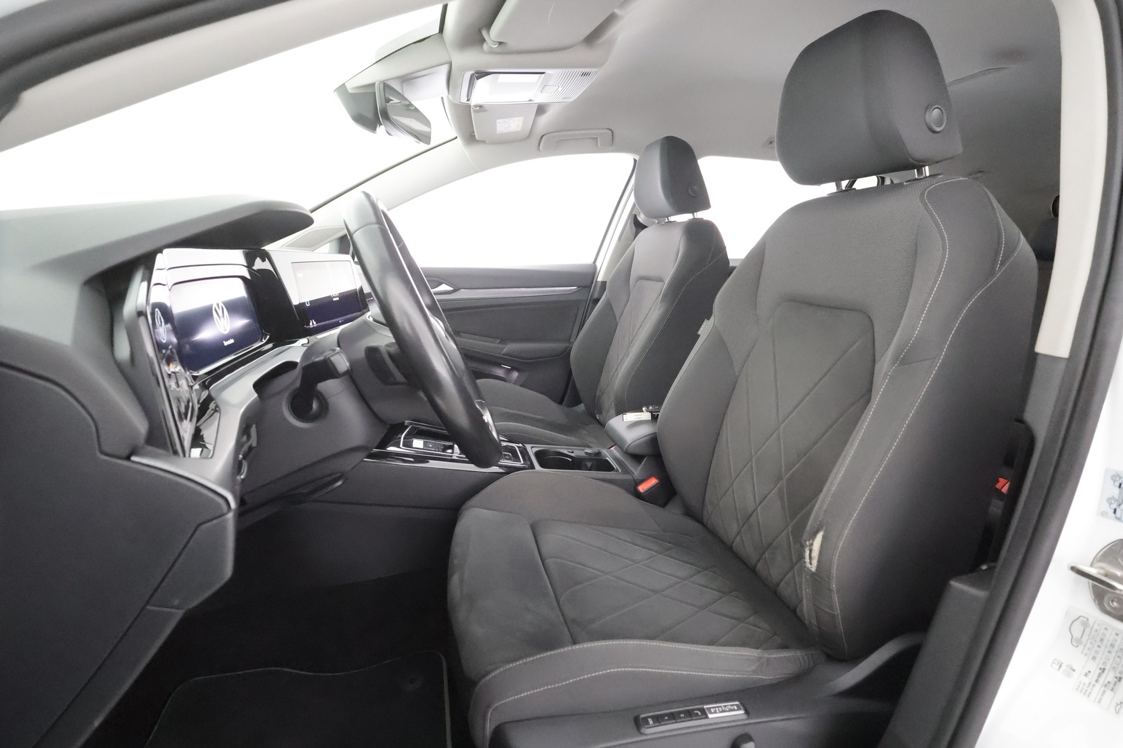 VOLKSWAGEN Golf 2023