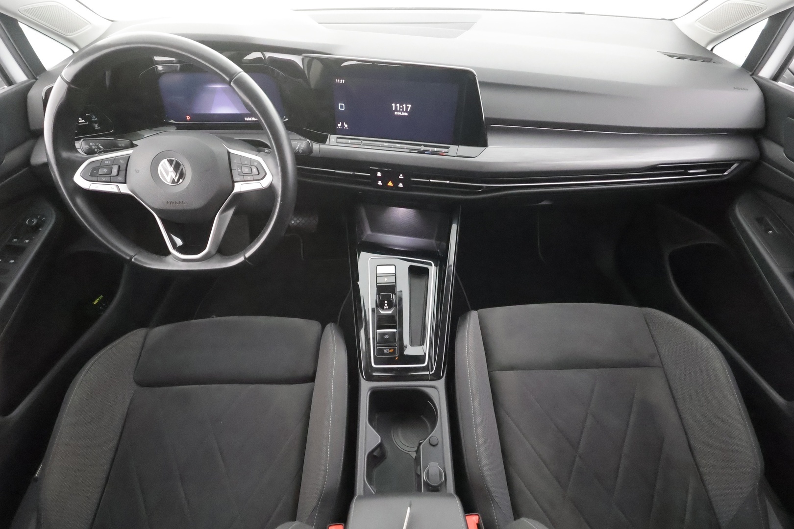 VOLKSWAGEN Golf 2023