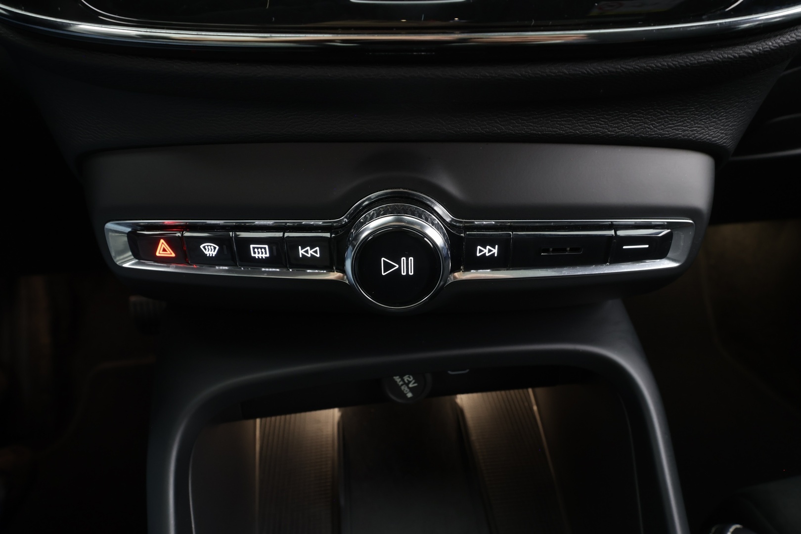 VOLVO C40 2023