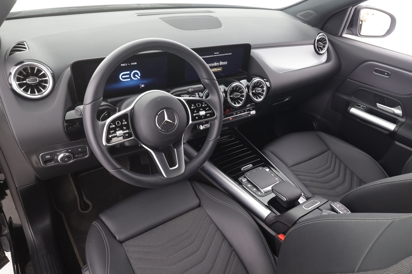 MERCEDES-BENZ EQA 2024