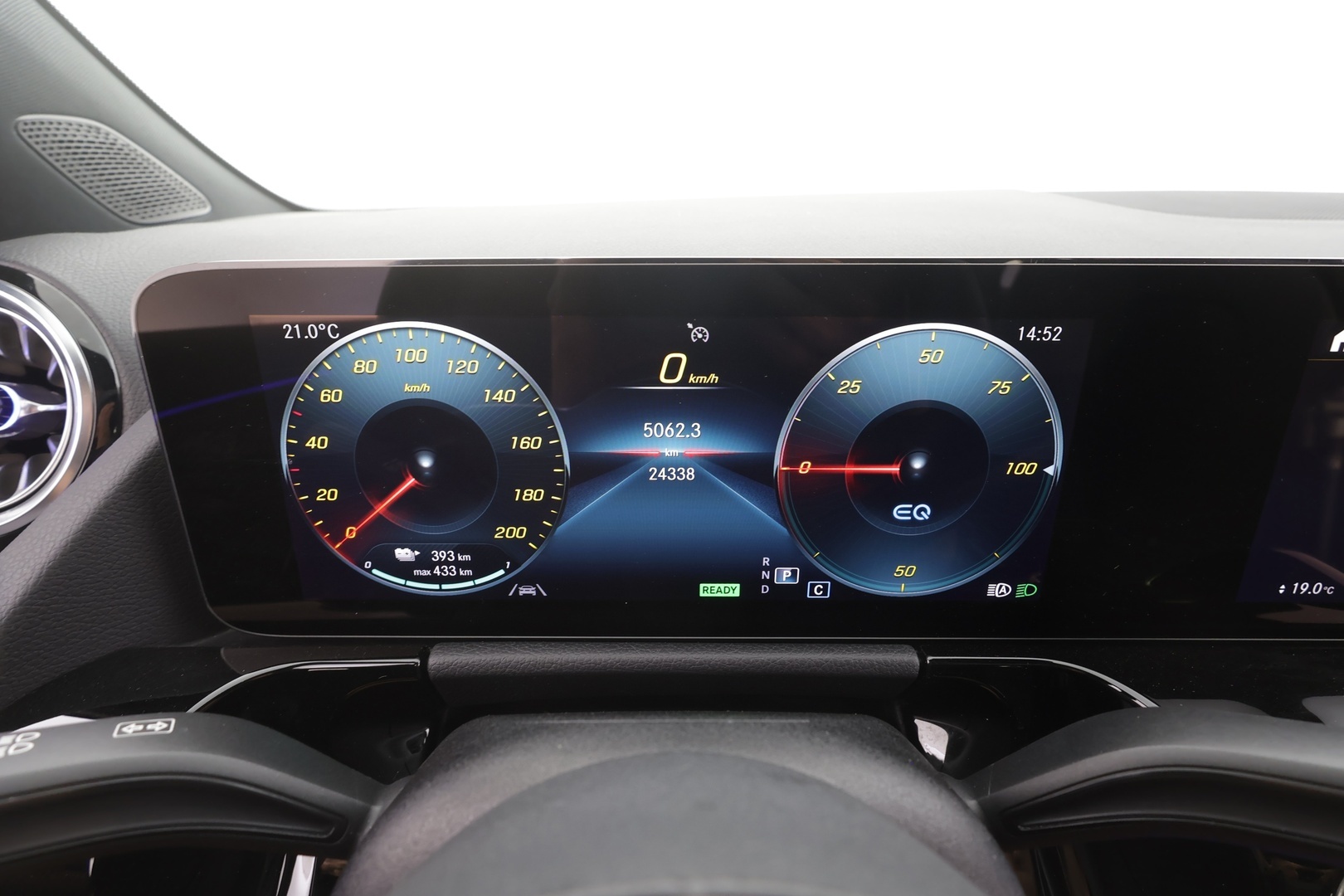 MERCEDES-BENZ EQA 2024