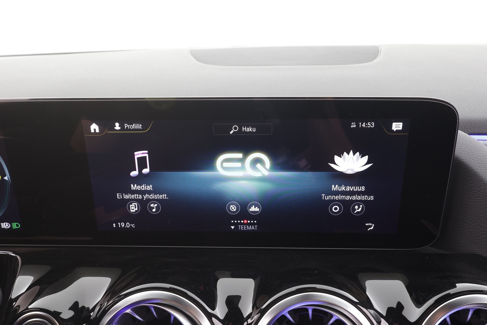 MERCEDES-BENZ EQA 2024