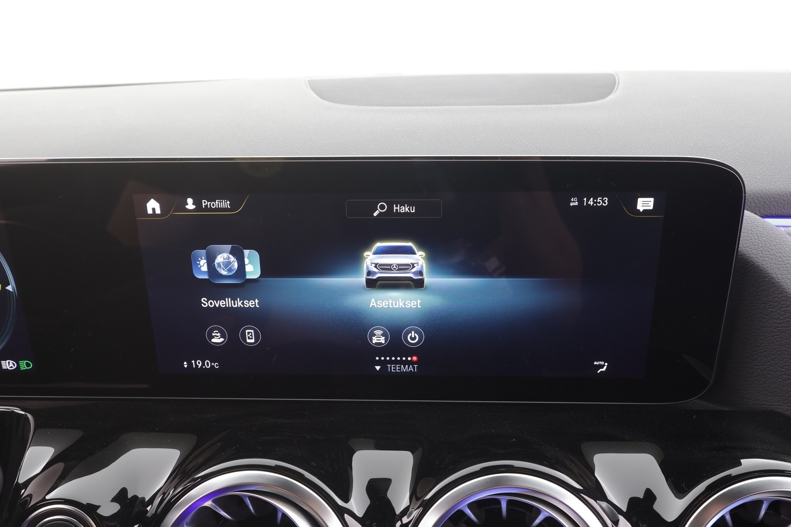 MERCEDES-BENZ EQA 2024