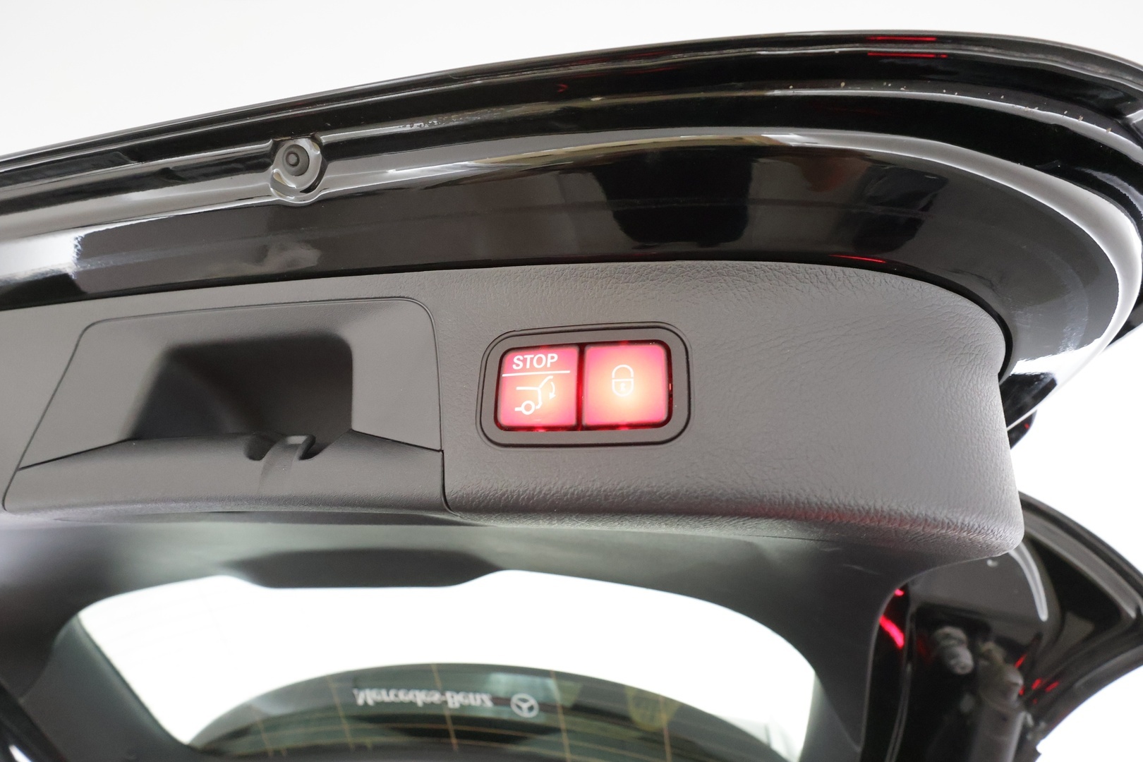 MERCEDES-BENZ EQA 2024