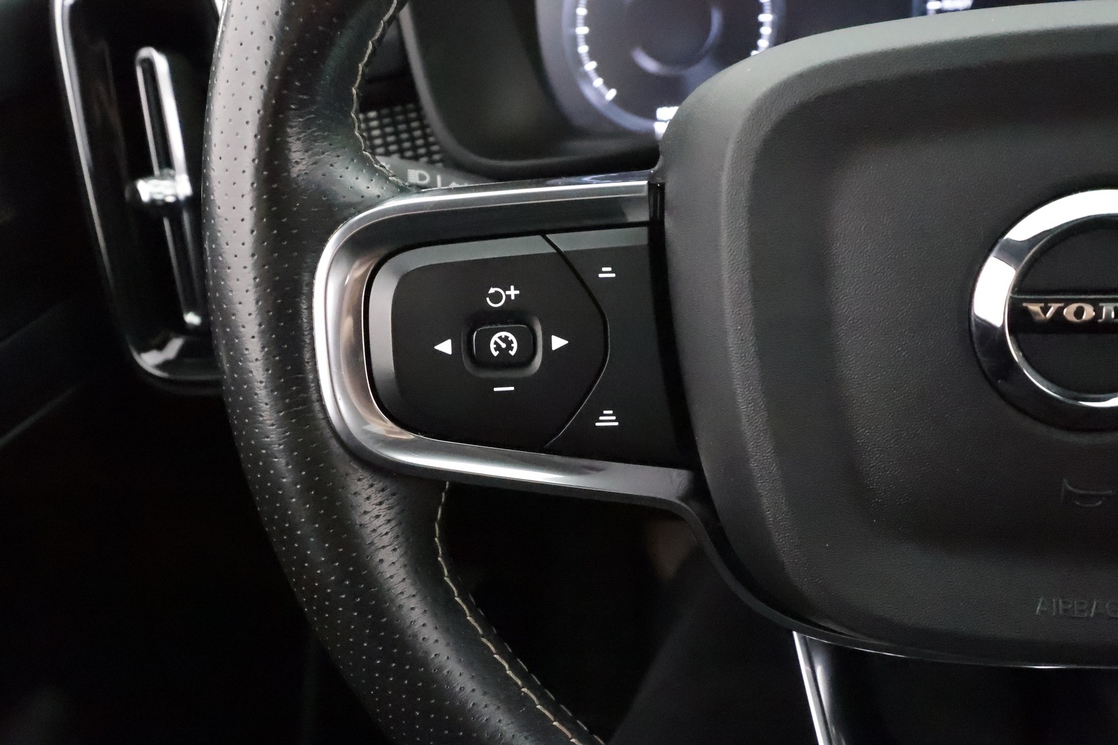 VOLVO XC40 2021