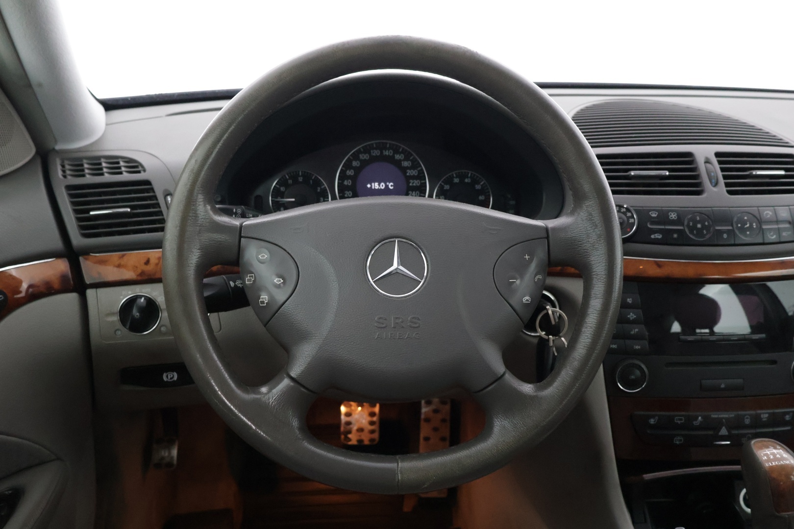 MERCEDES-BENZ E 2005