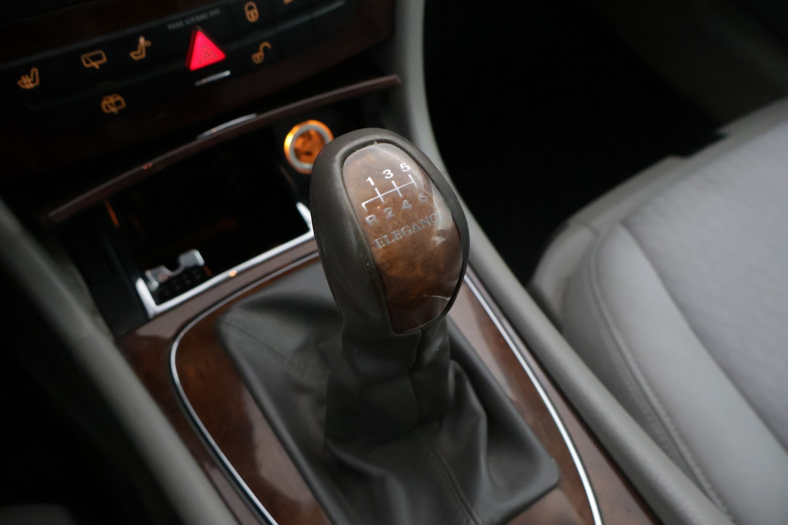 MERCEDES-BENZ E 2005