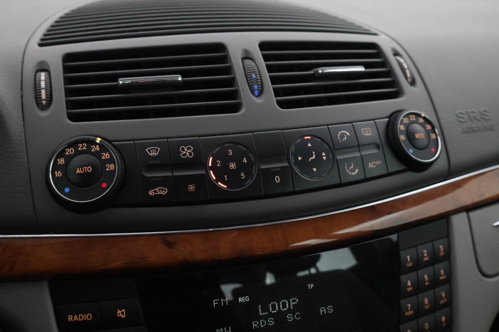 MERCEDES-BENZ E 2005