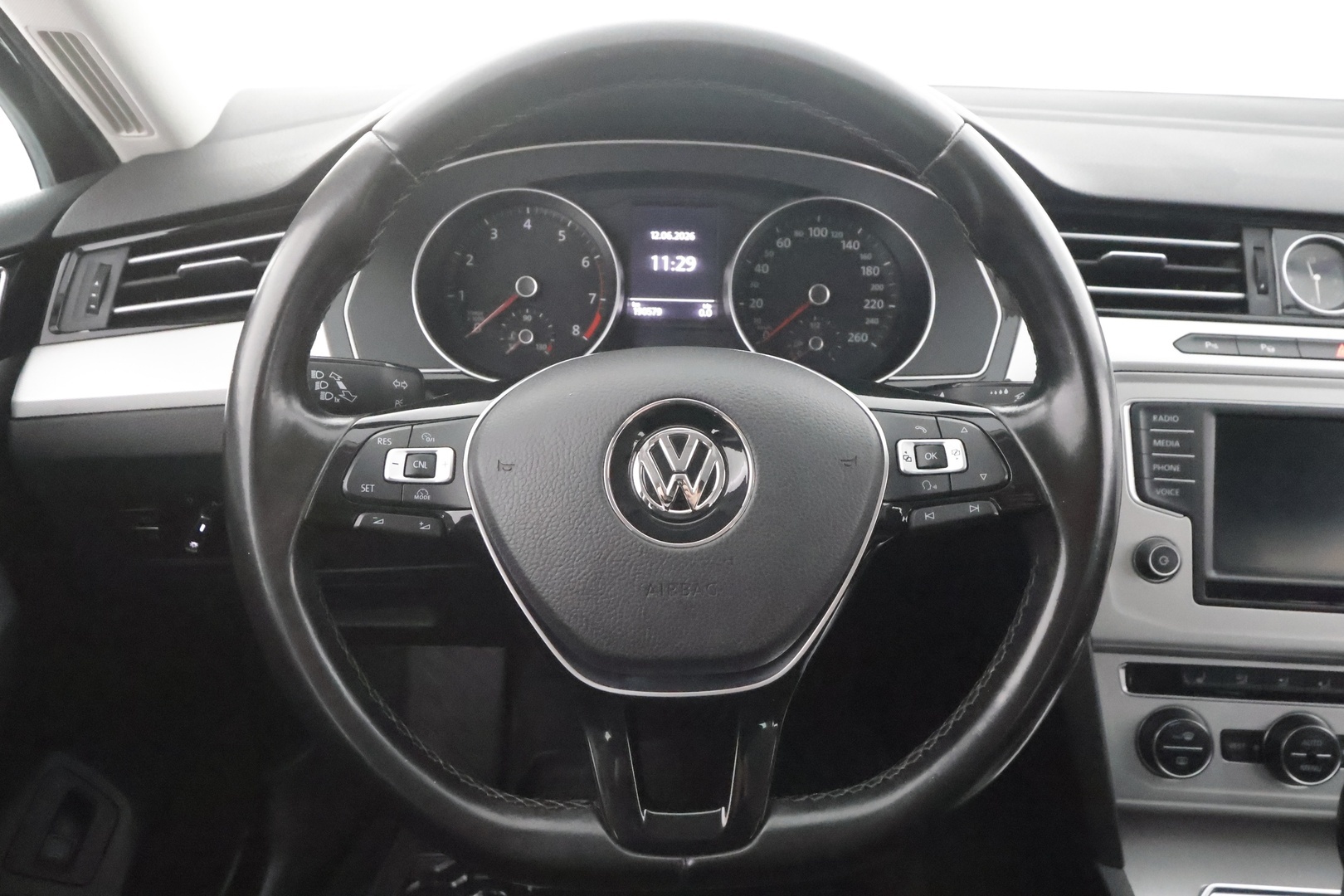 VOLKSWAGEN Passat 2016