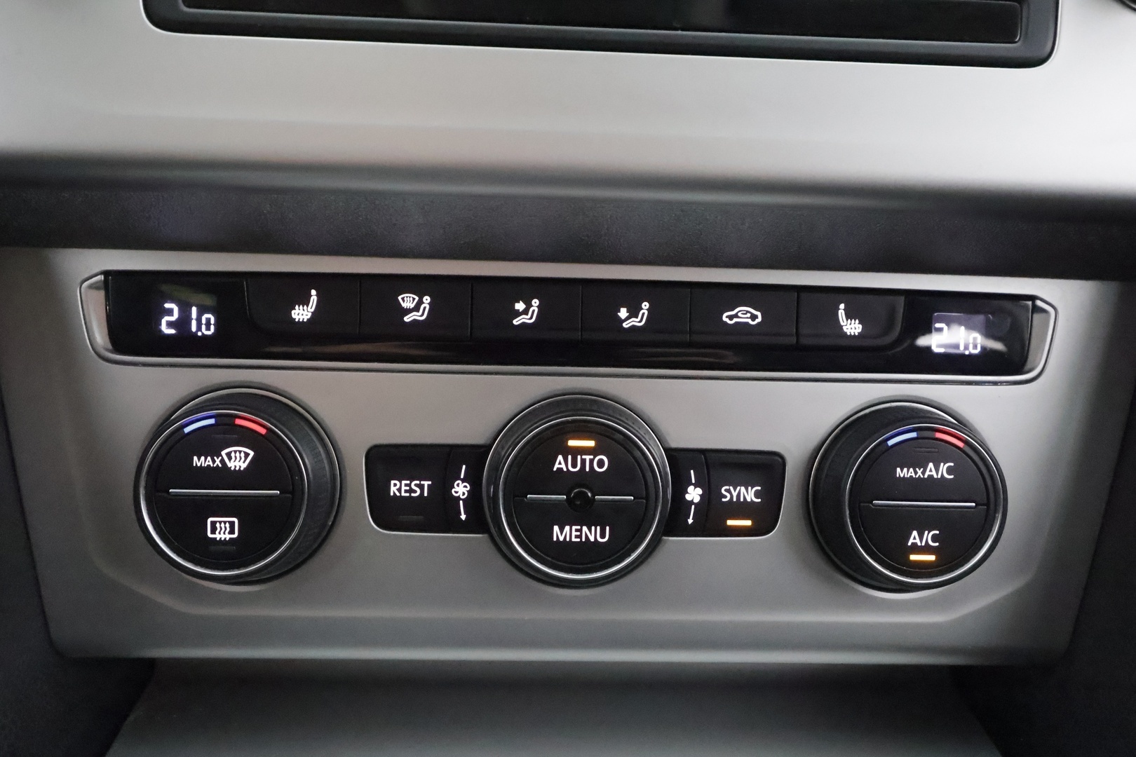 VOLKSWAGEN Passat 2016