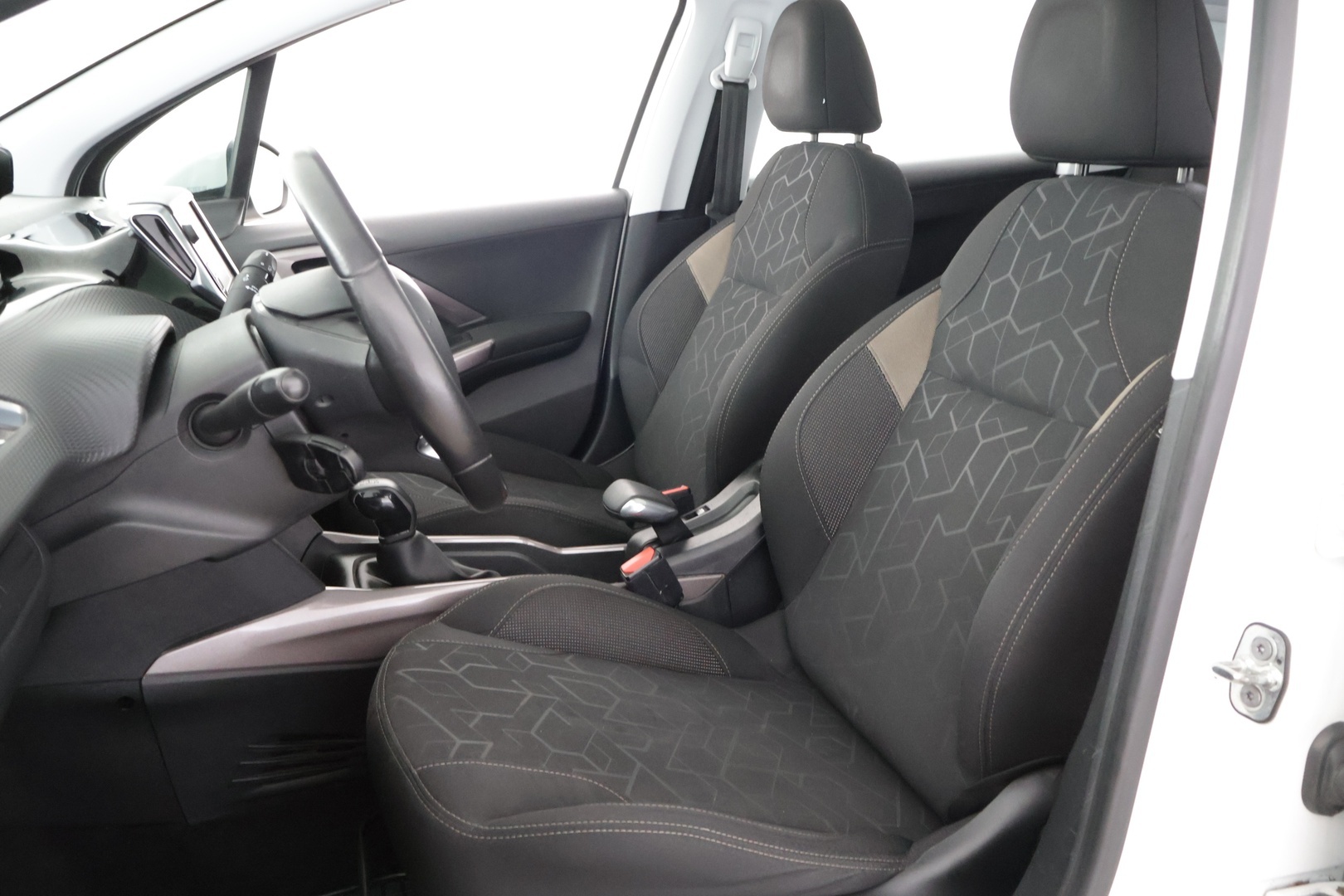 PEUGEOT 2008 2016