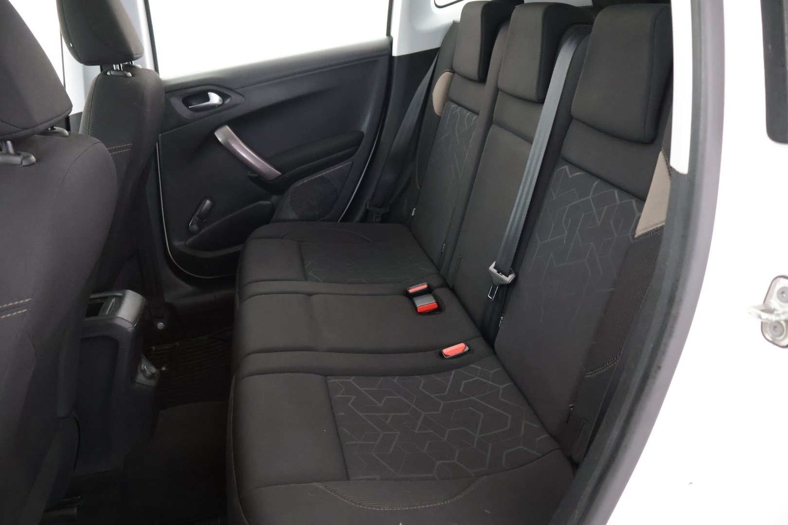 PEUGEOT 2008 2016