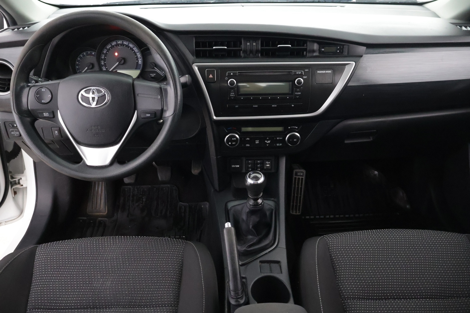 TOYOTA Auris 2013