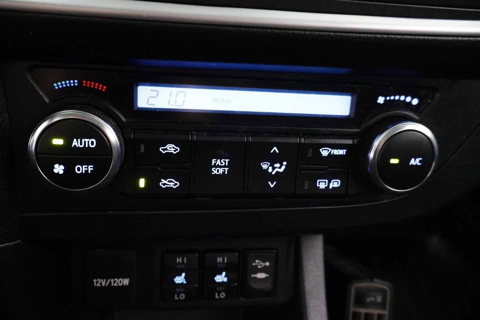 TOYOTA Auris 2013