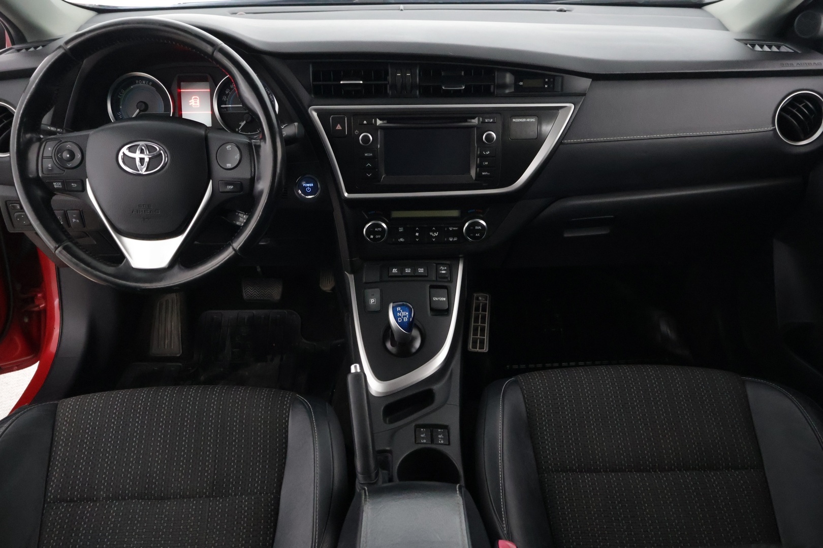 TOYOTA Auris 2013