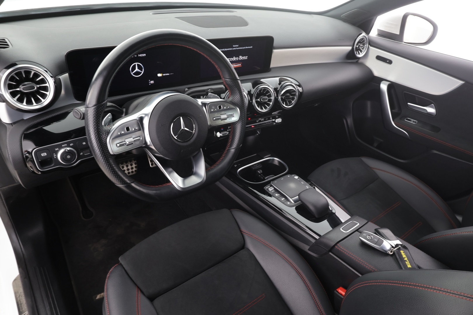 MERCEDES-BENZ A 2023