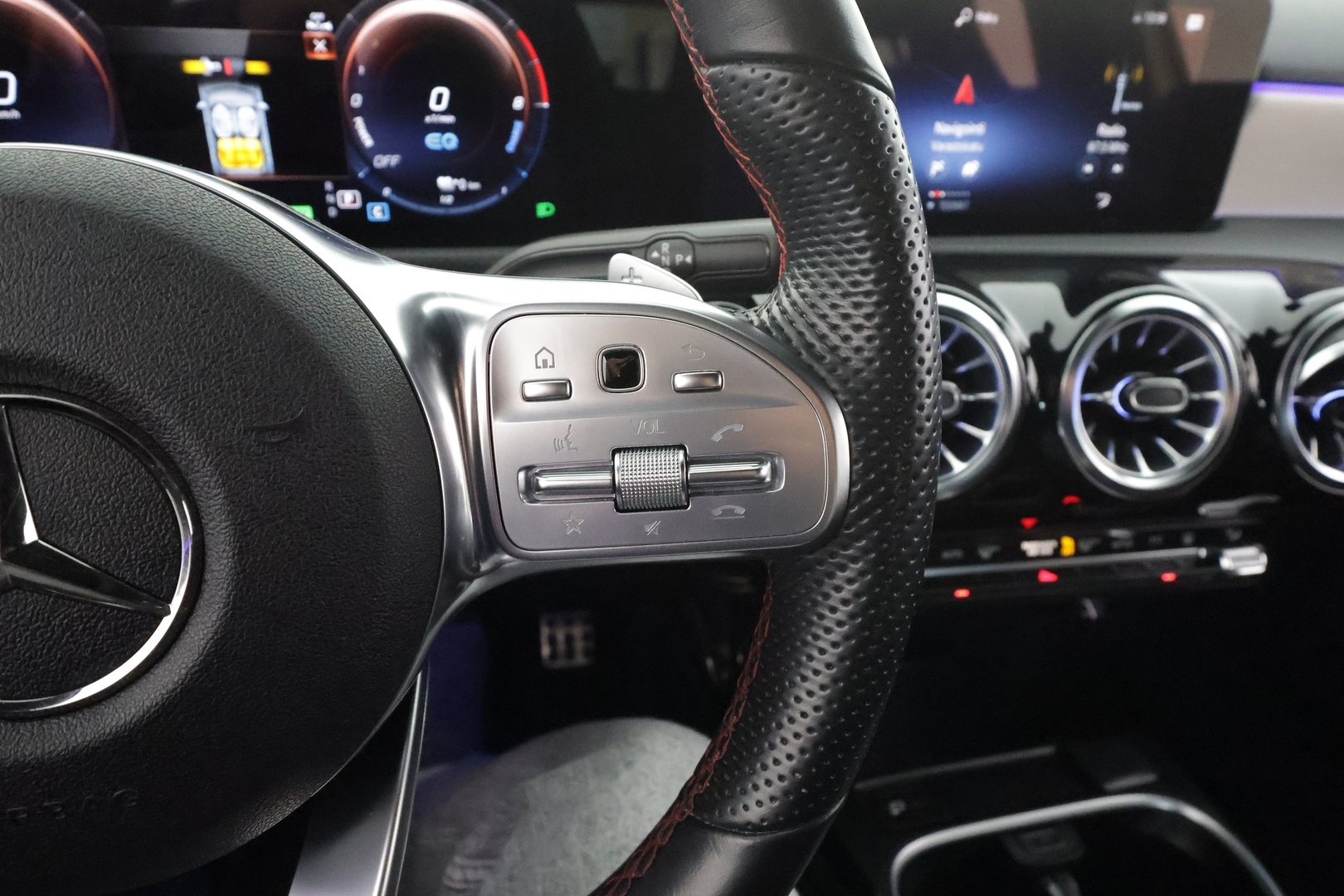 MERCEDES-BENZ A 2023