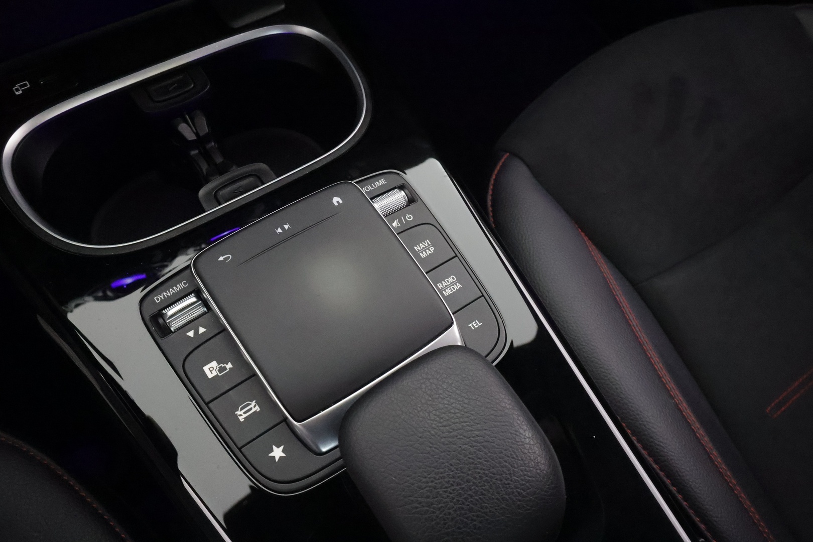 MERCEDES-BENZ A 2023