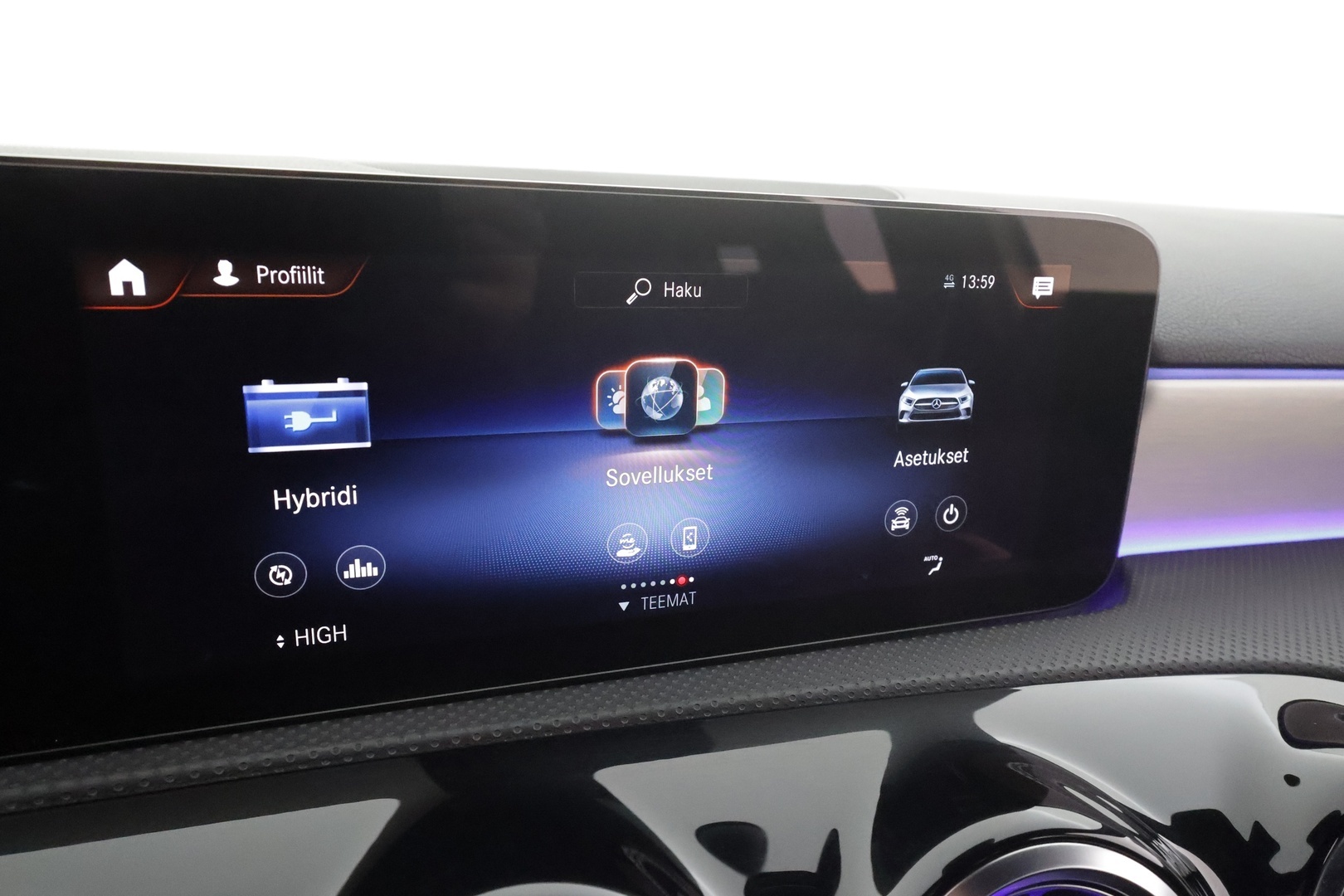 MERCEDES-BENZ A 2023