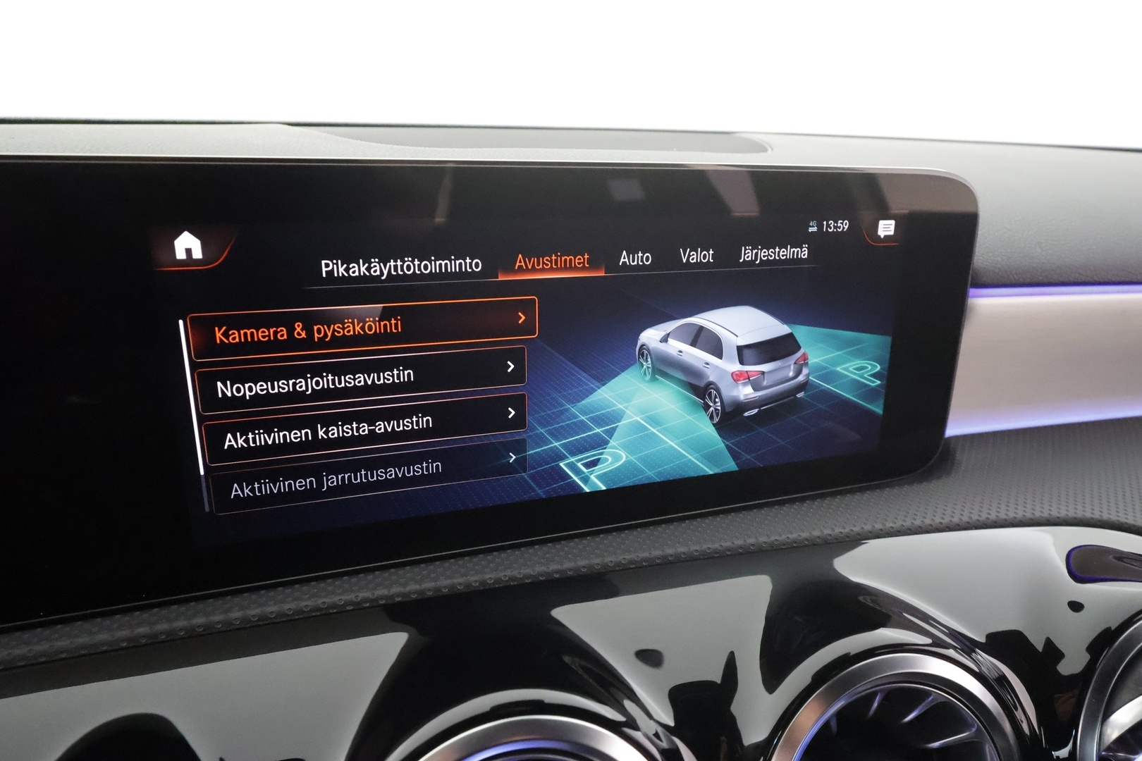 MERCEDES-BENZ A 2023