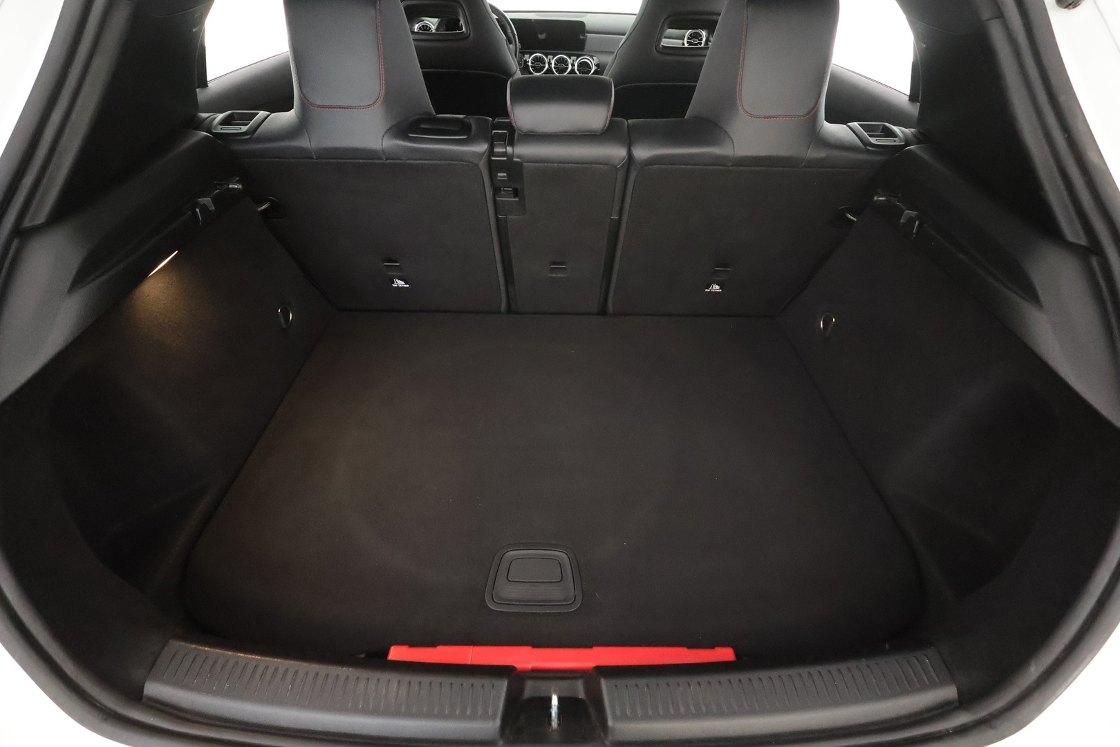 MERCEDES-BENZ A 2023