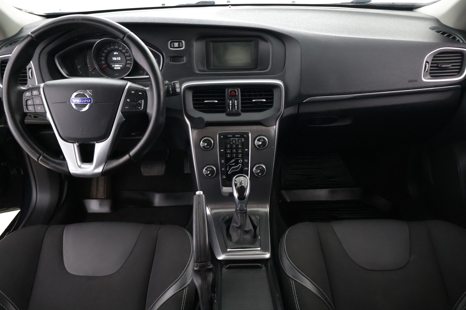 VOLVO V40 2016