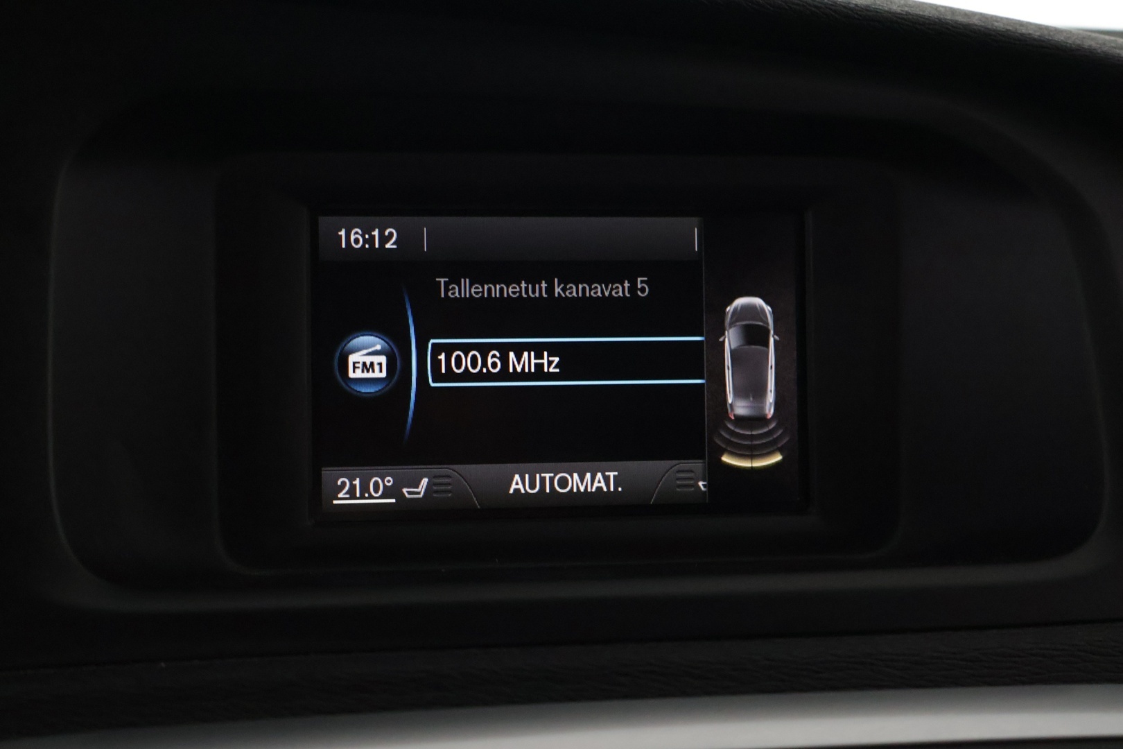 VOLVO V40 2016