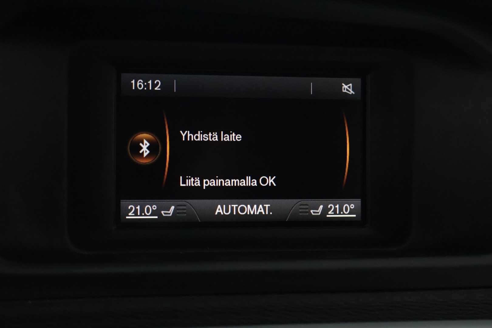 VOLVO V40 2016
