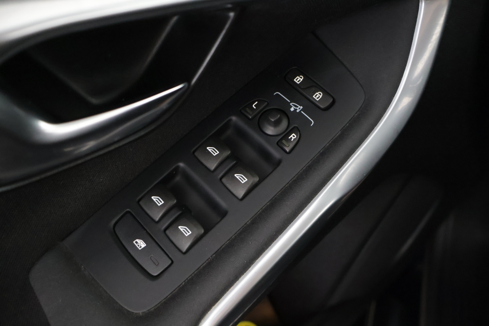 VOLVO V40 2016