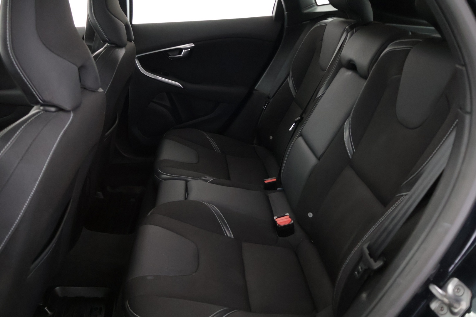 VOLVO V40 2016