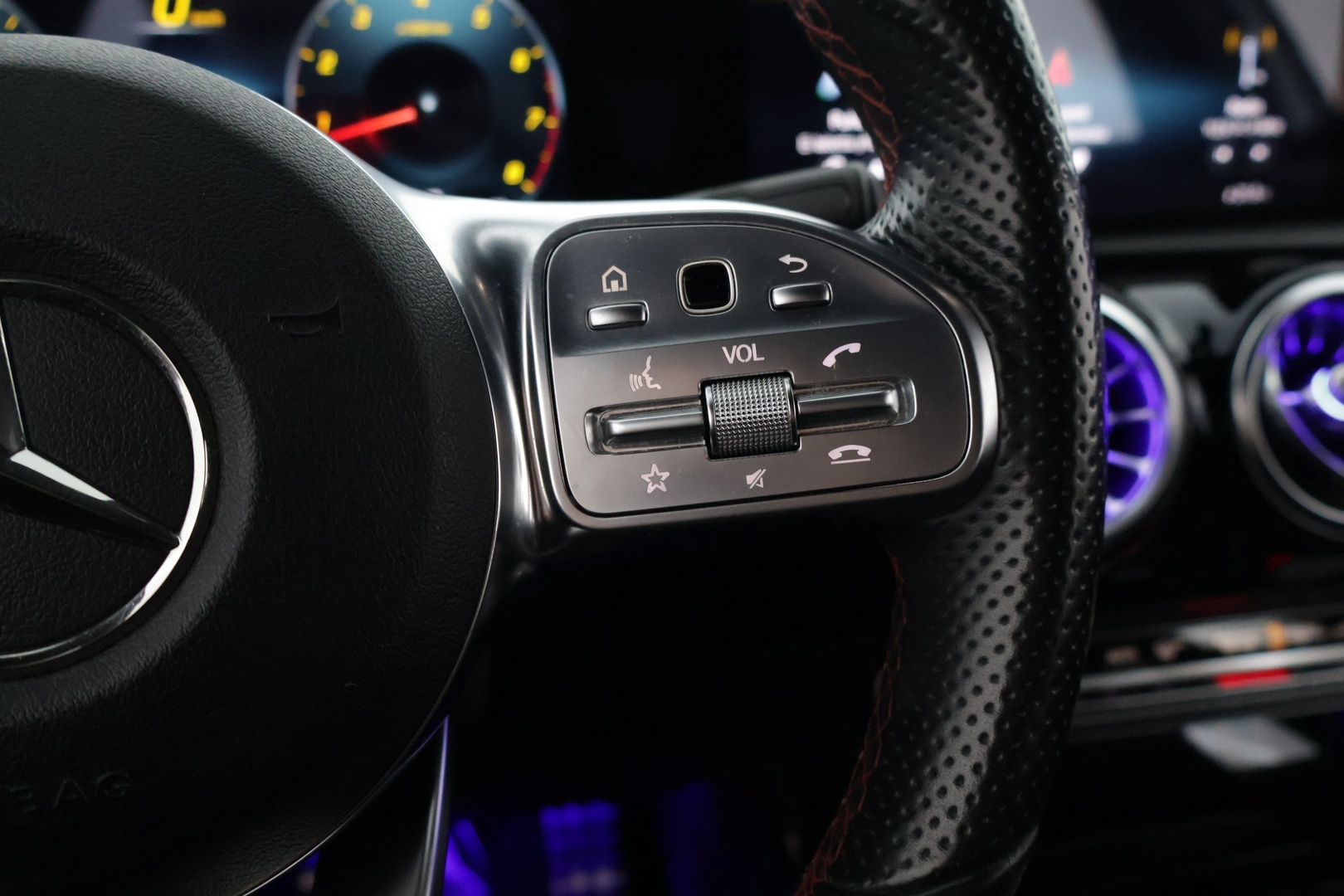 MERCEDES-BENZ A 2019