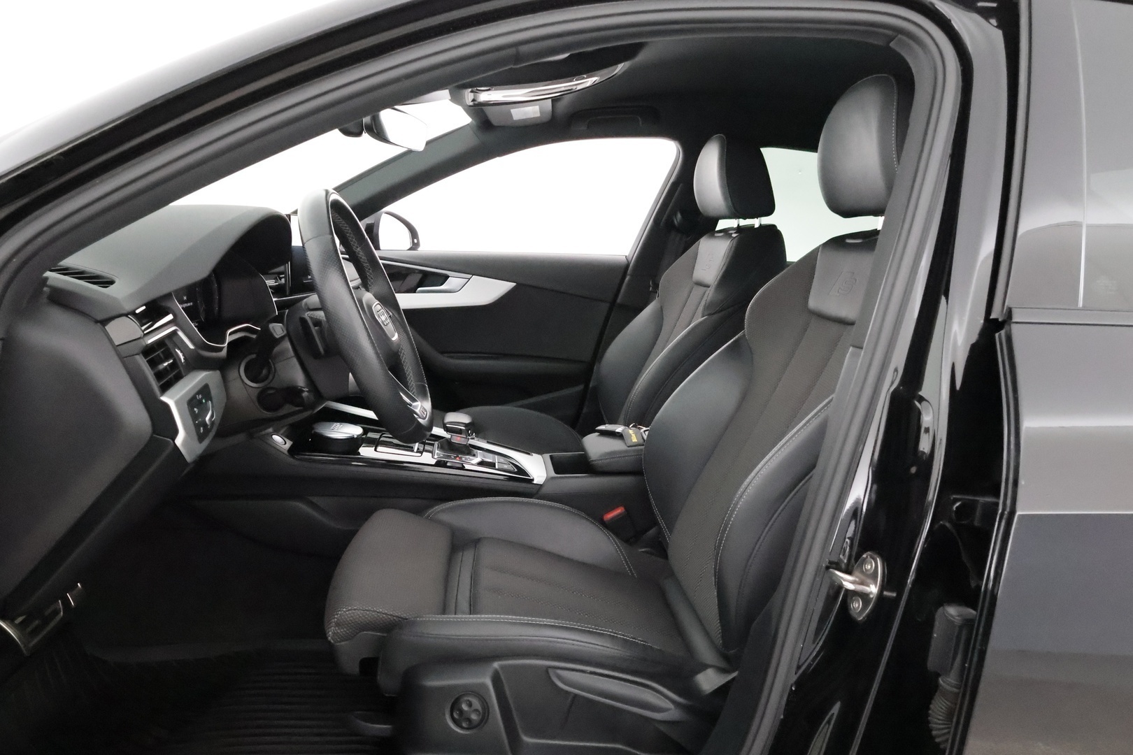 AUDI A4 2021