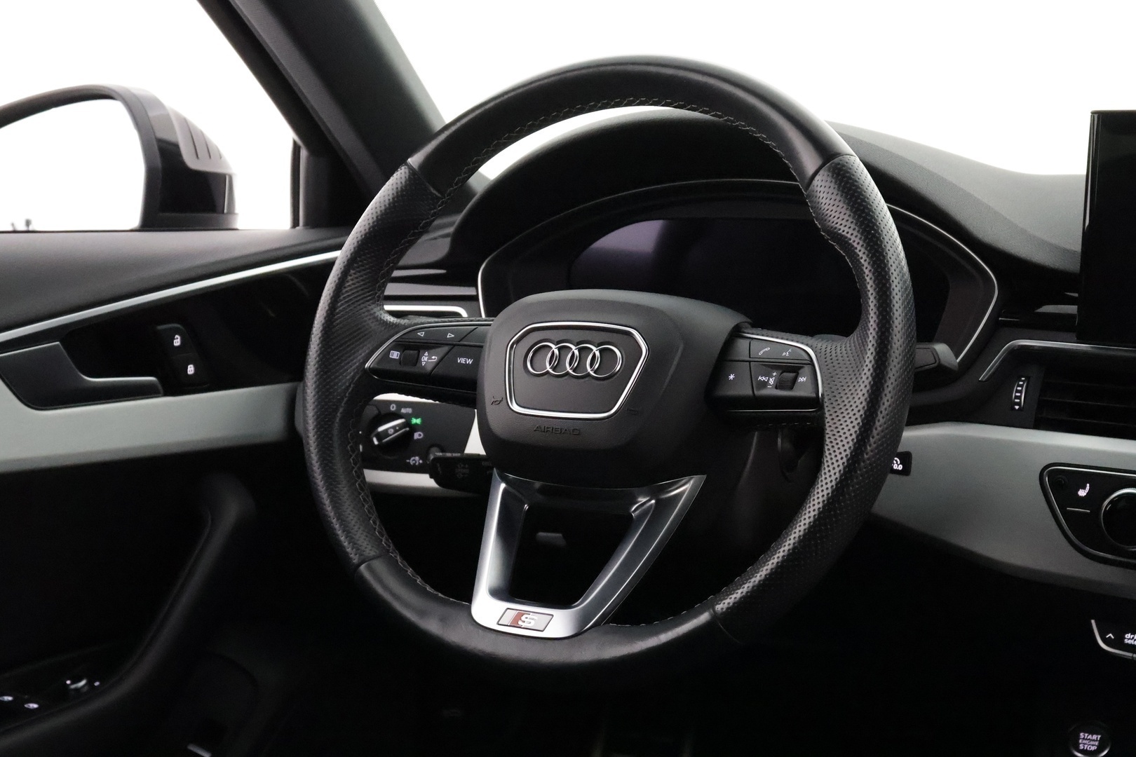 AUDI A4 2021