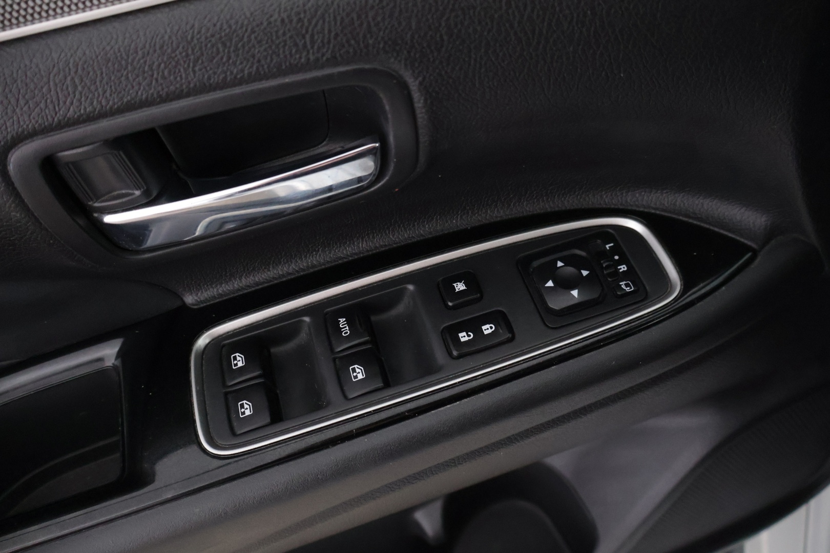 MITSUBISHI Outlander 2018