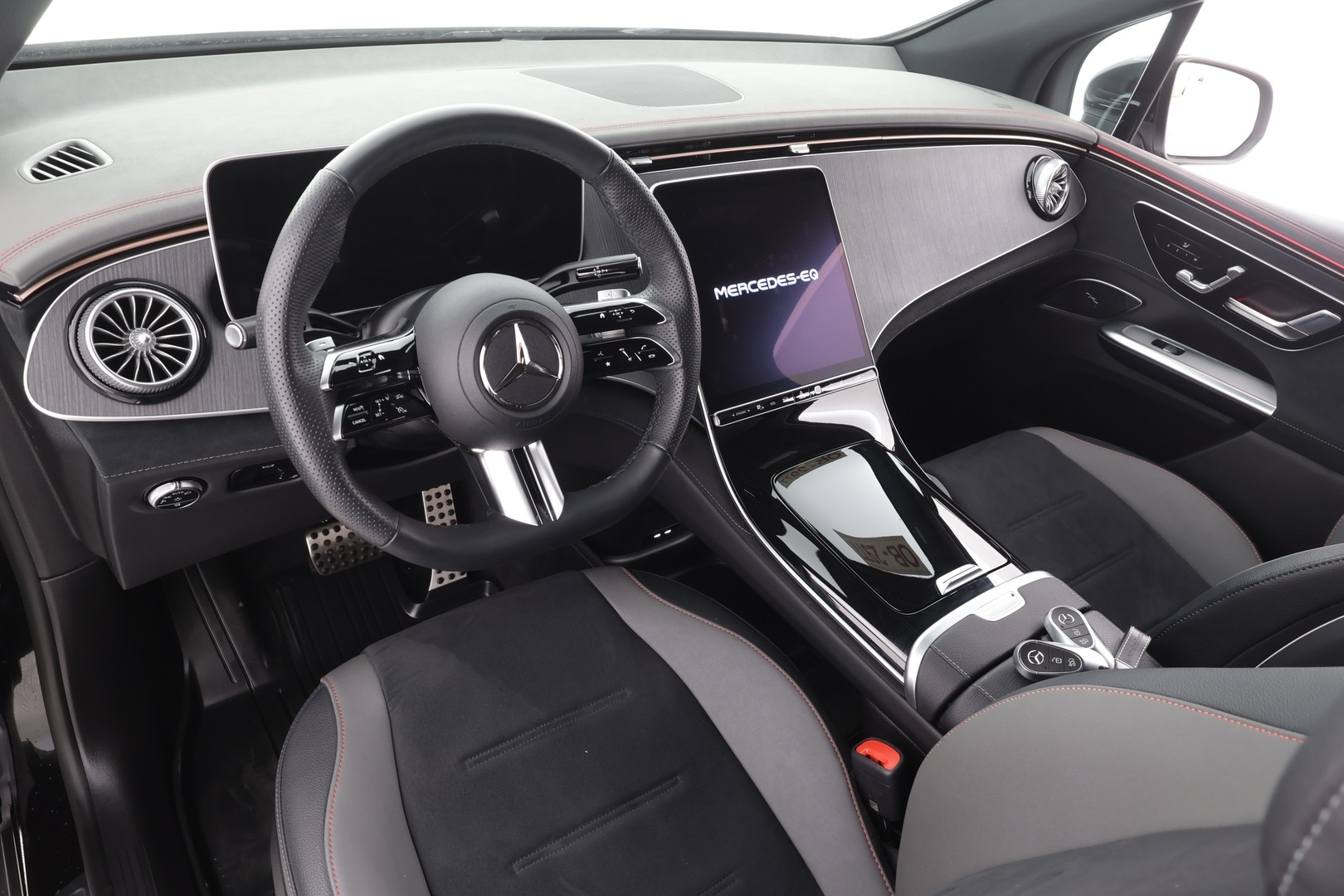 MERCEDES-BENZ EQE SUV 2025